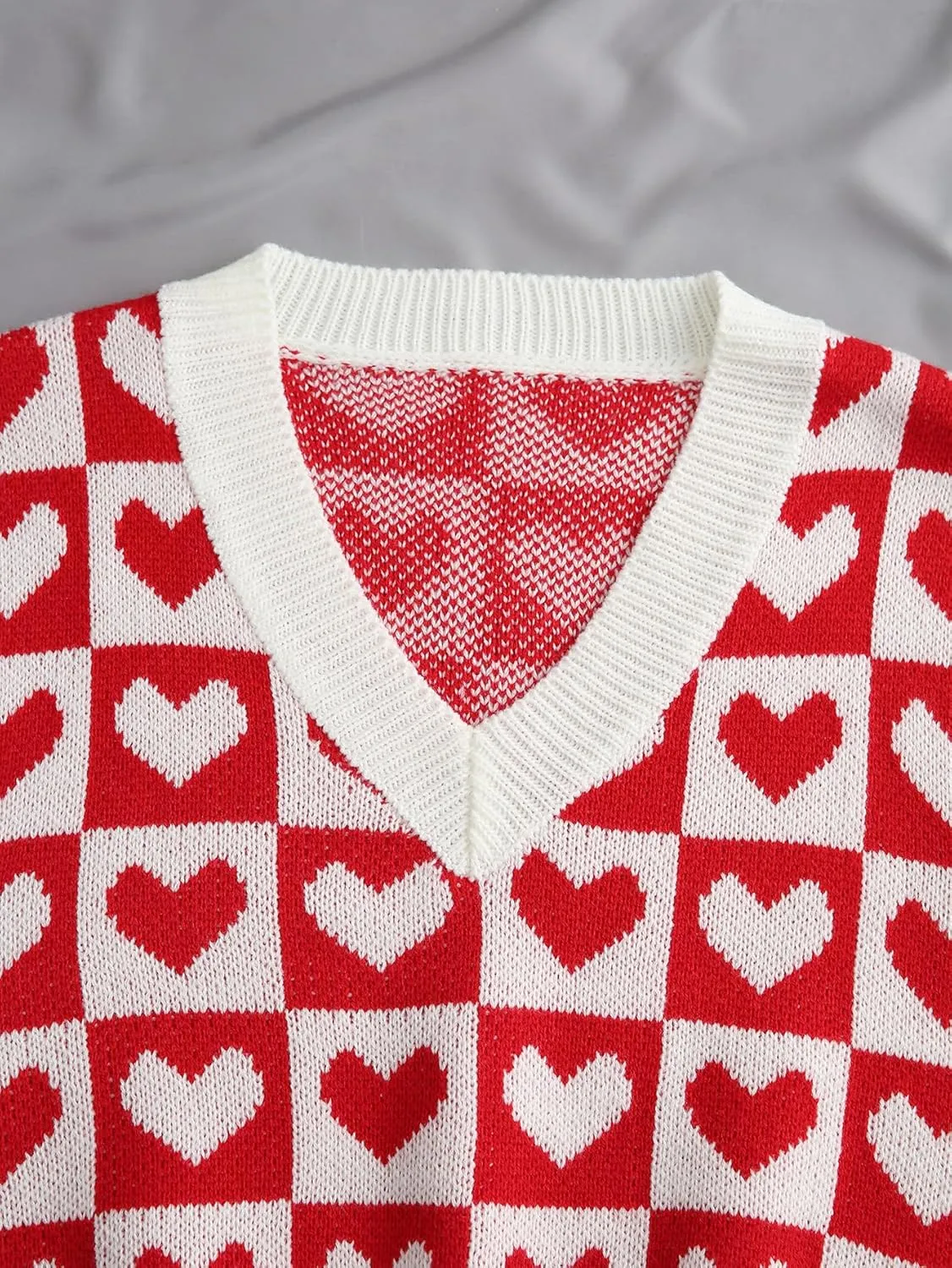 Floerns Women's Cute Heart Print V Neck Sleeveless Sweater Vest Knit Top