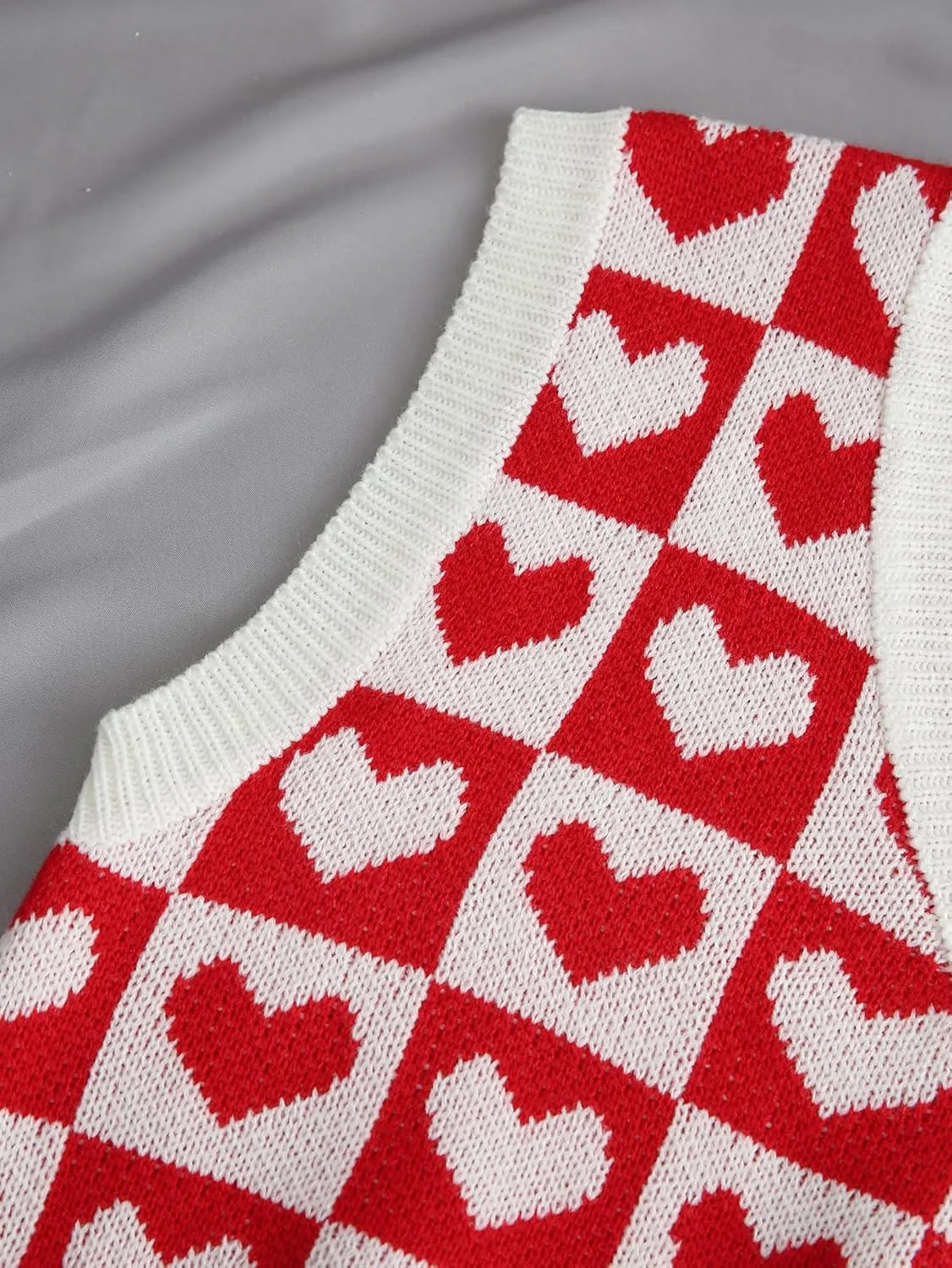Floerns Women's Cute Heart Print V Neck Sleeveless Sweater Vest Knit Top
